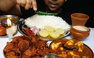 Descargar video: 辣咖喱鸡块和传统豆腐Food Making and Eating Mukbang Indian Food