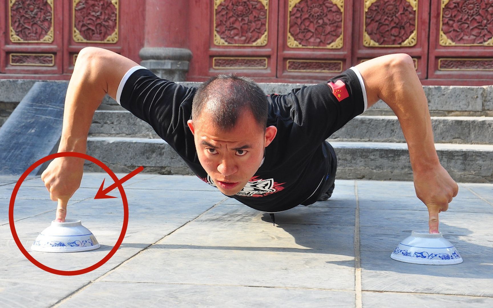 小伙苦练一指禅多年!如今练就一身本领,网友:这是六脉神剑?