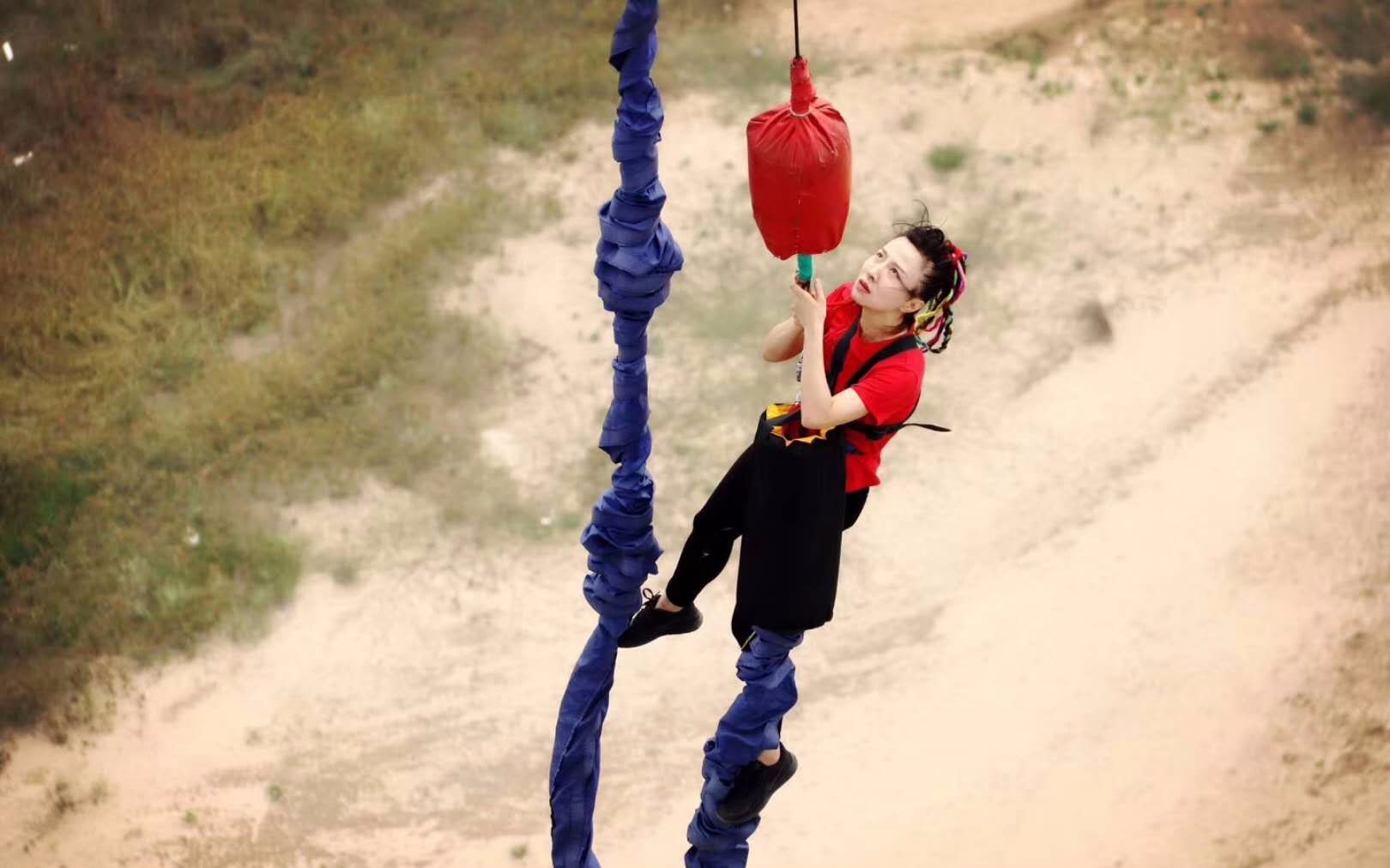 记录邯郸:邯郸有家走心的服装店,美女店主有点"不太乖"!