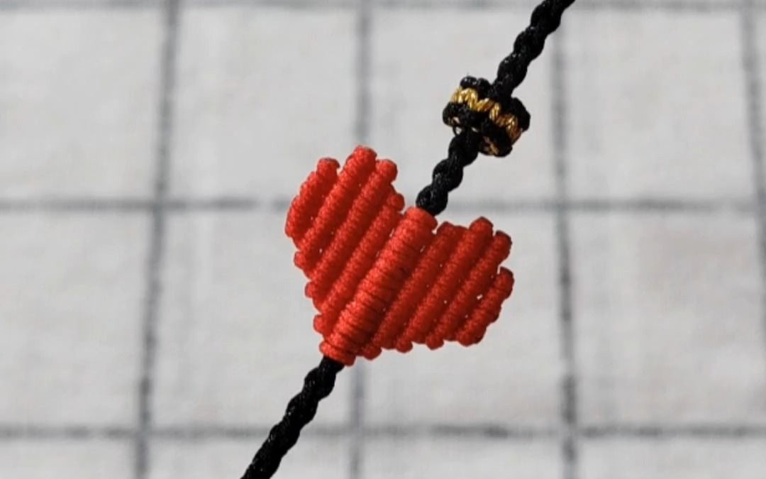 爱心手链编绳教程,红心手绳来一条吧