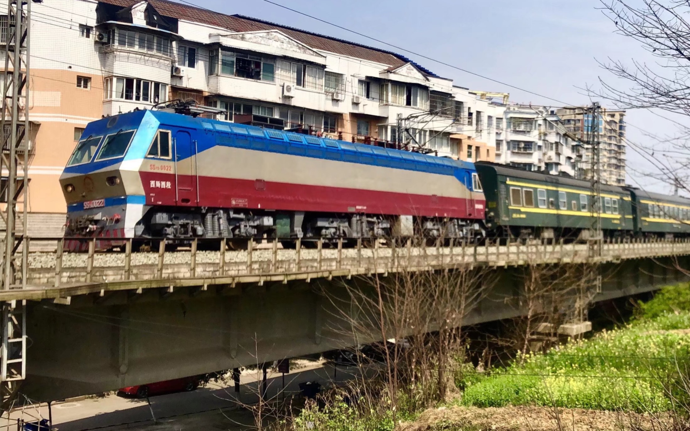 列尾带货原色隧检〕ss7d0022西局西段k997海拉尔-成都(鹤城旅游号)