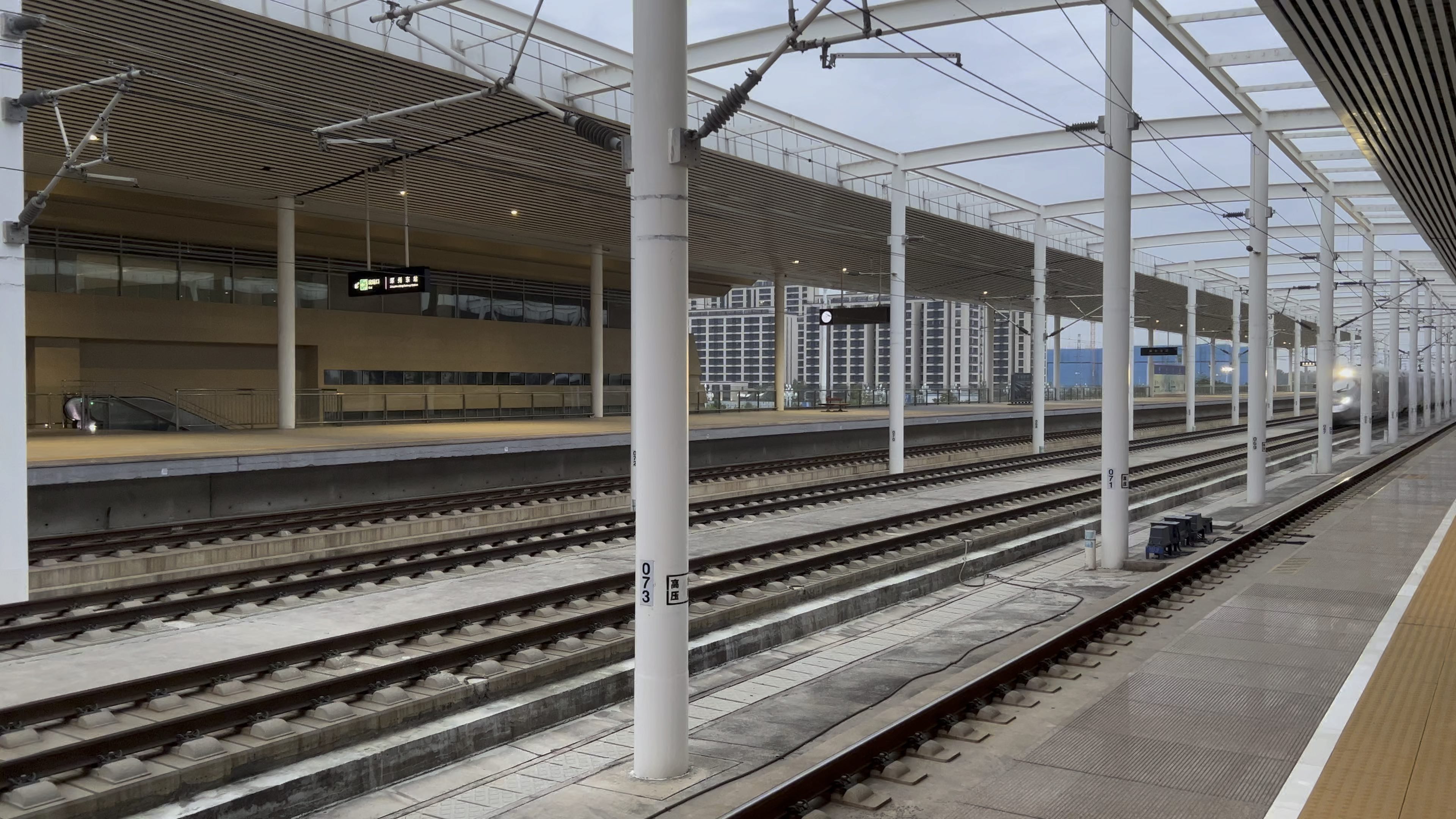 g807达速跨涿州东站,车底:cr400bf-az-0519