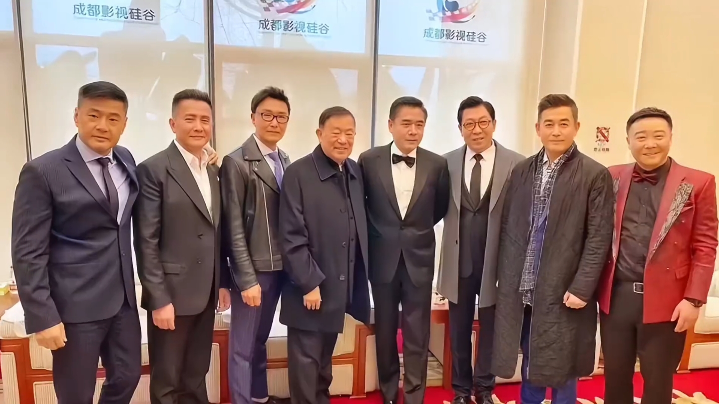 八位演技派大佬合影,五位是国家一级演员,知道他们都是谁吗?