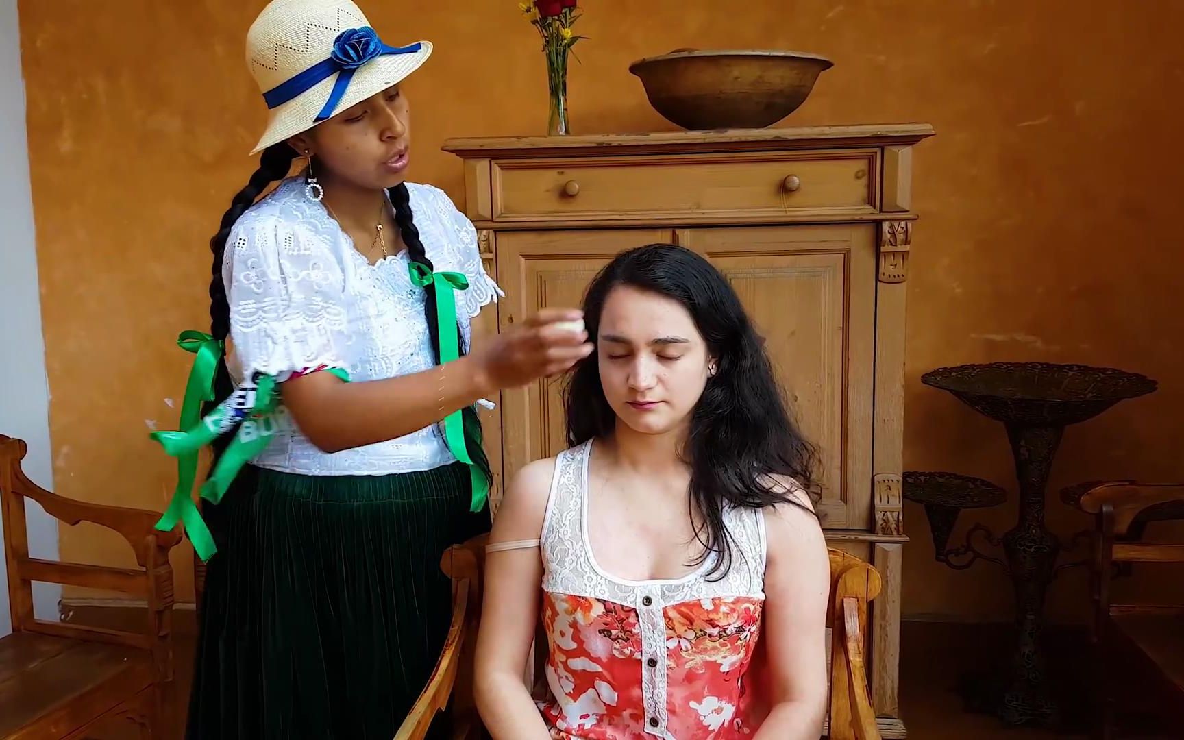 8 厄瓜多尔长发女孩体验特色按摩.