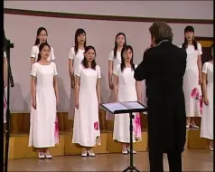 下载视频: 2004年中国交响乐团附属少年及女子合唱团女子队演唱《葡萄园夜曲》