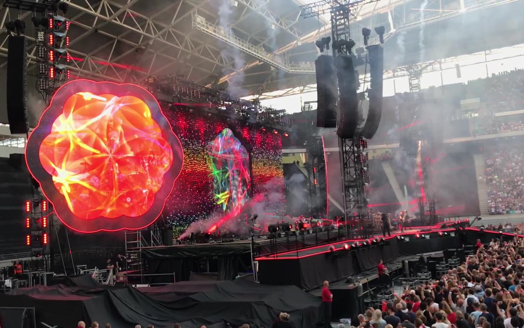 coldplay演唱会开场aheadfullofdreamsyellow