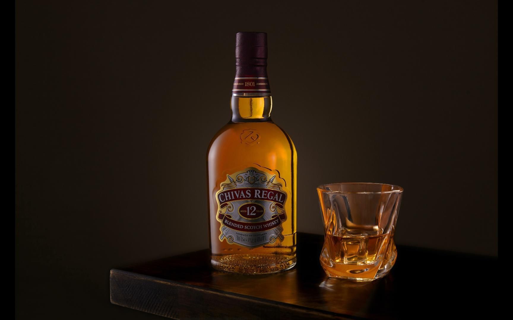 产品摄影|把玻璃瓶拍出熠熠生辉的拍摄技巧