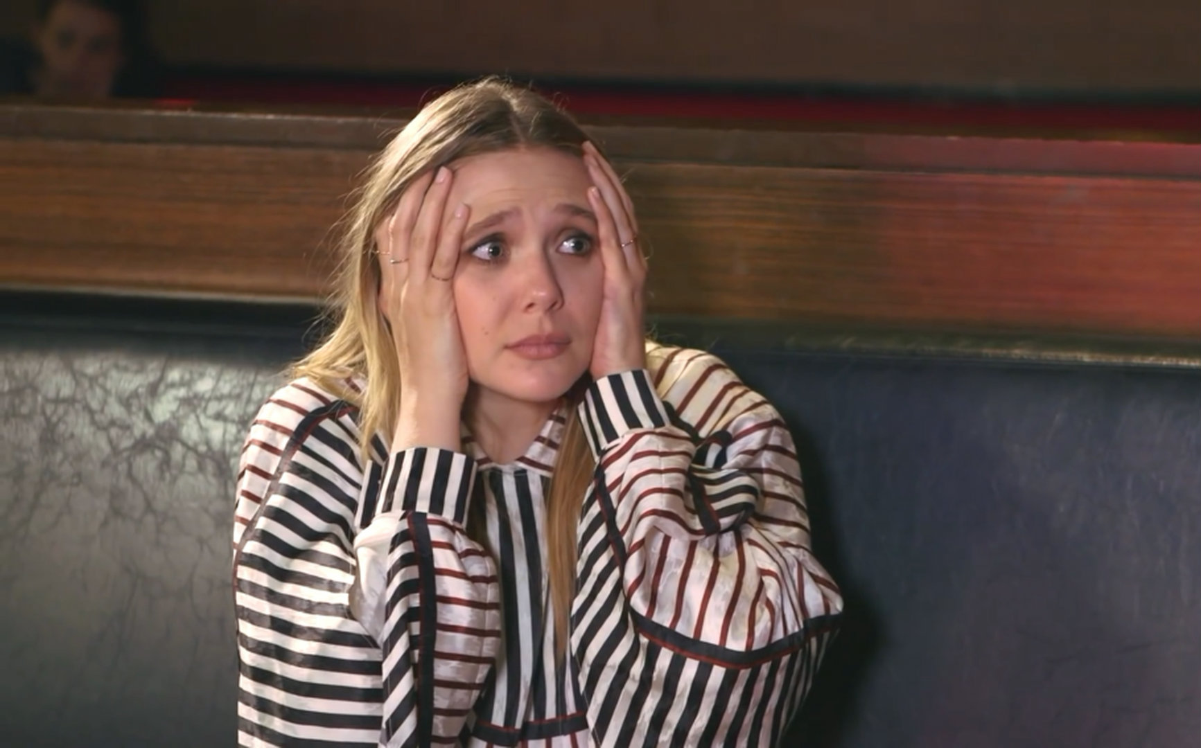 【新增英文字幕】伊丽莎白·奥尔森鬼畜的双手 - mtv after hours