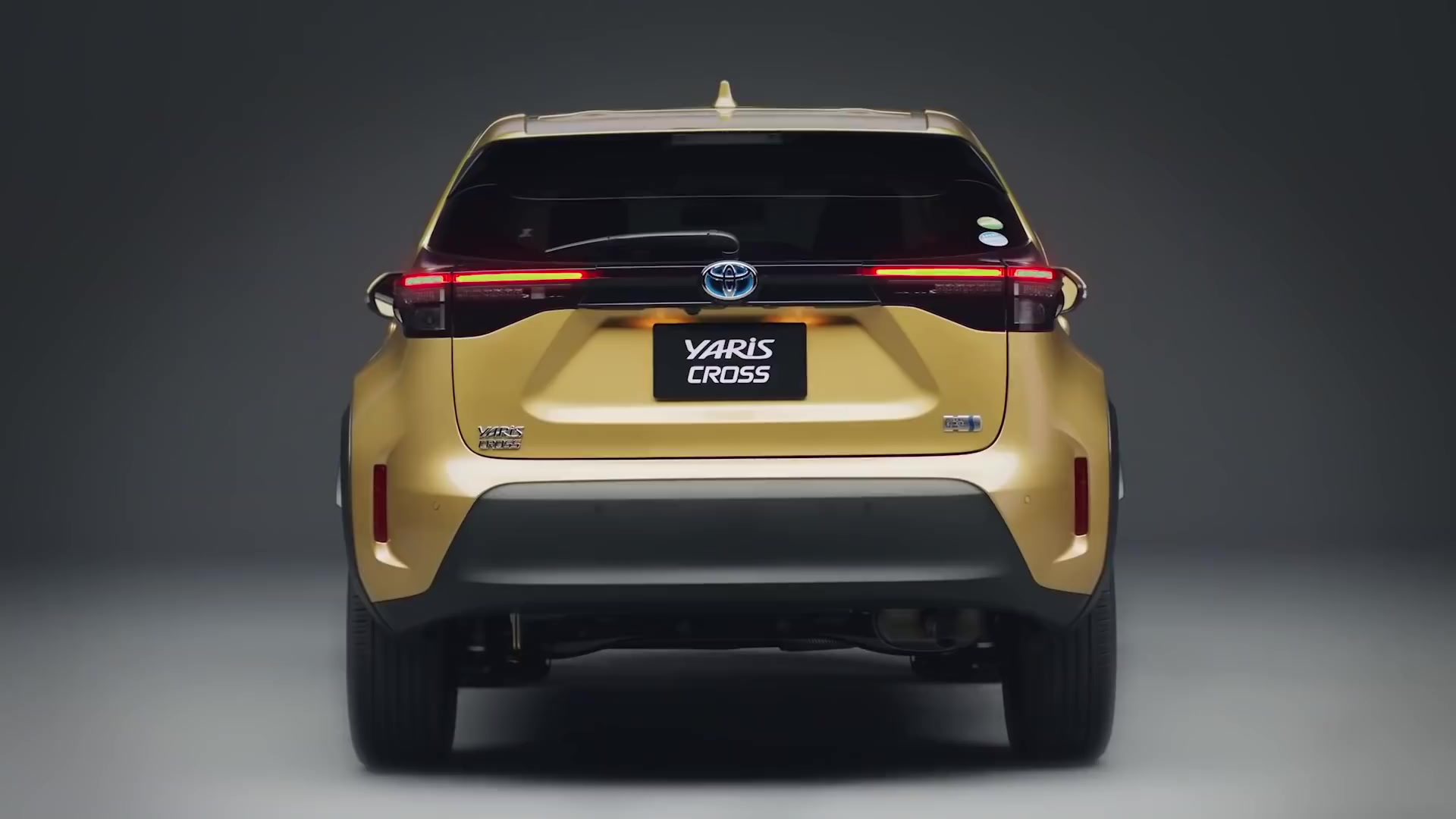 2021toyotayariscrosstinyhandsomesuv