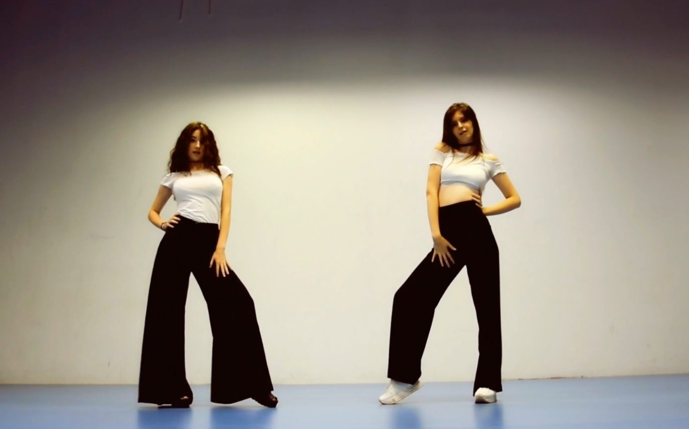 保加利亚长腿正妹 xxy 热辣舞蹈模仿 blackpink《forever young》