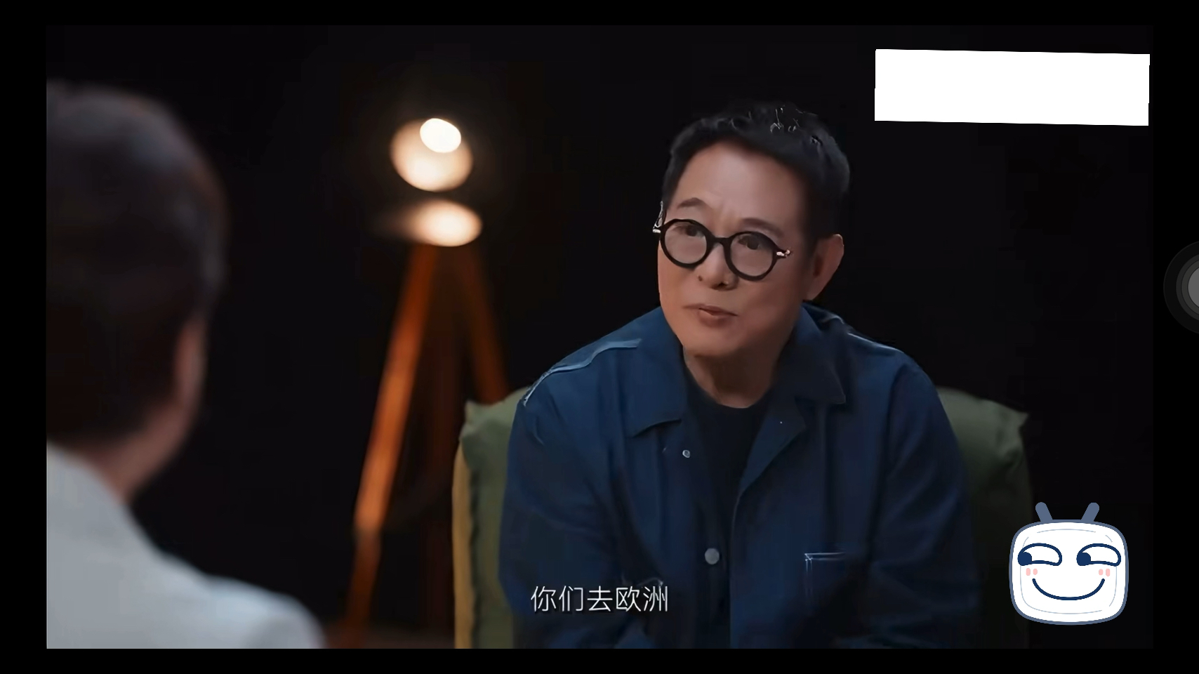 李连杰谈小女儿抑郁症，13岁的时候全家在看春晚，结果小女儿抱着栅栏哭。她去帮助一个有心理疾病想自杀的孩子过程中，帮着帮着一个月以后俩人一