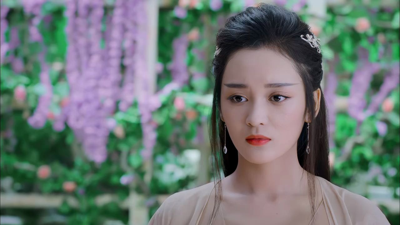 穗禾公主自认美貌冠绝天下,想得到旭凤欢心,却不及锦觅万分之一