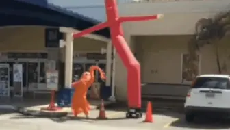 世界奇奇怪怪，但总有人可可爱爱