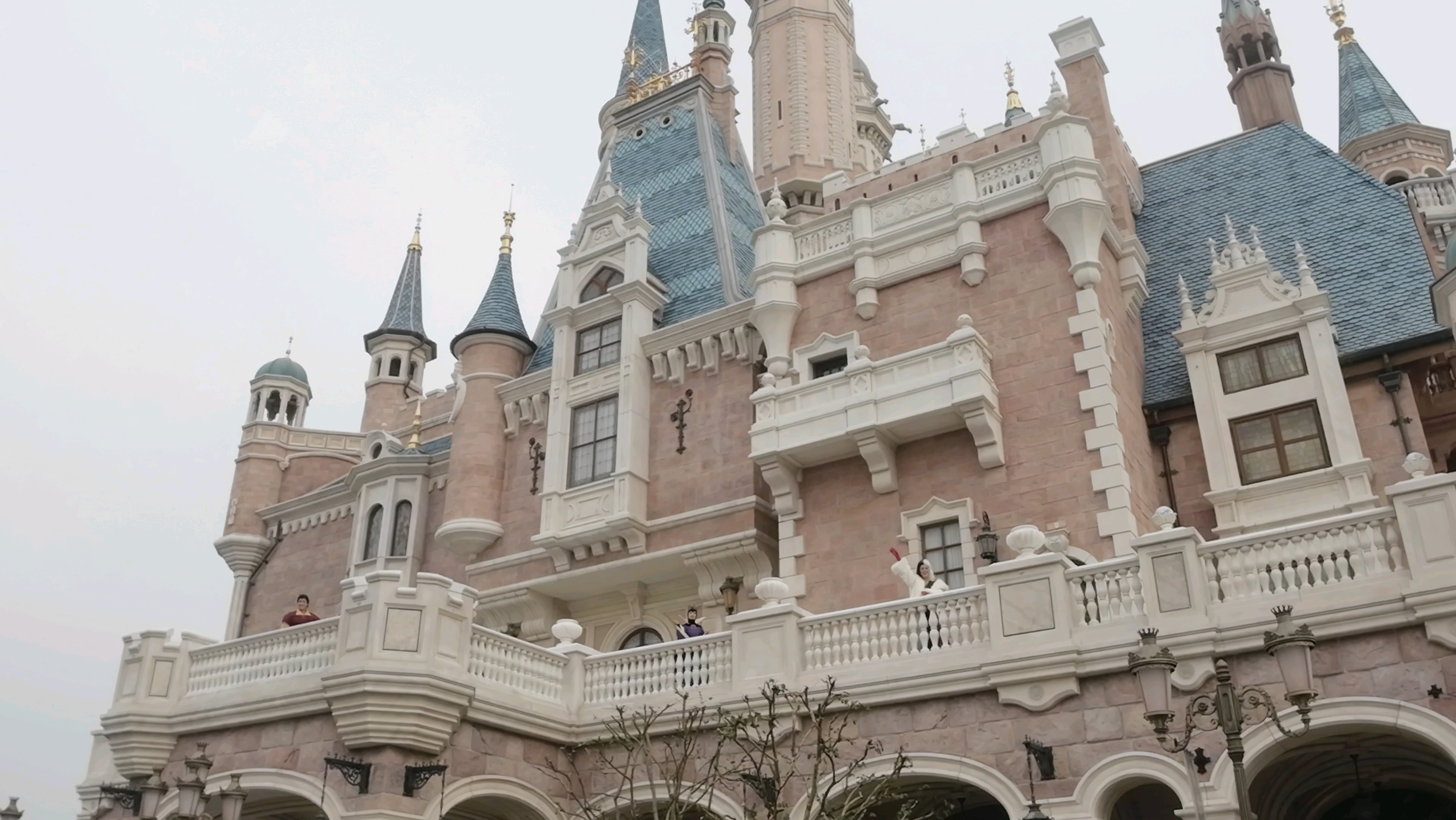 【上海迪士尼】万圣节,城堡反派阳台(不完全视频)