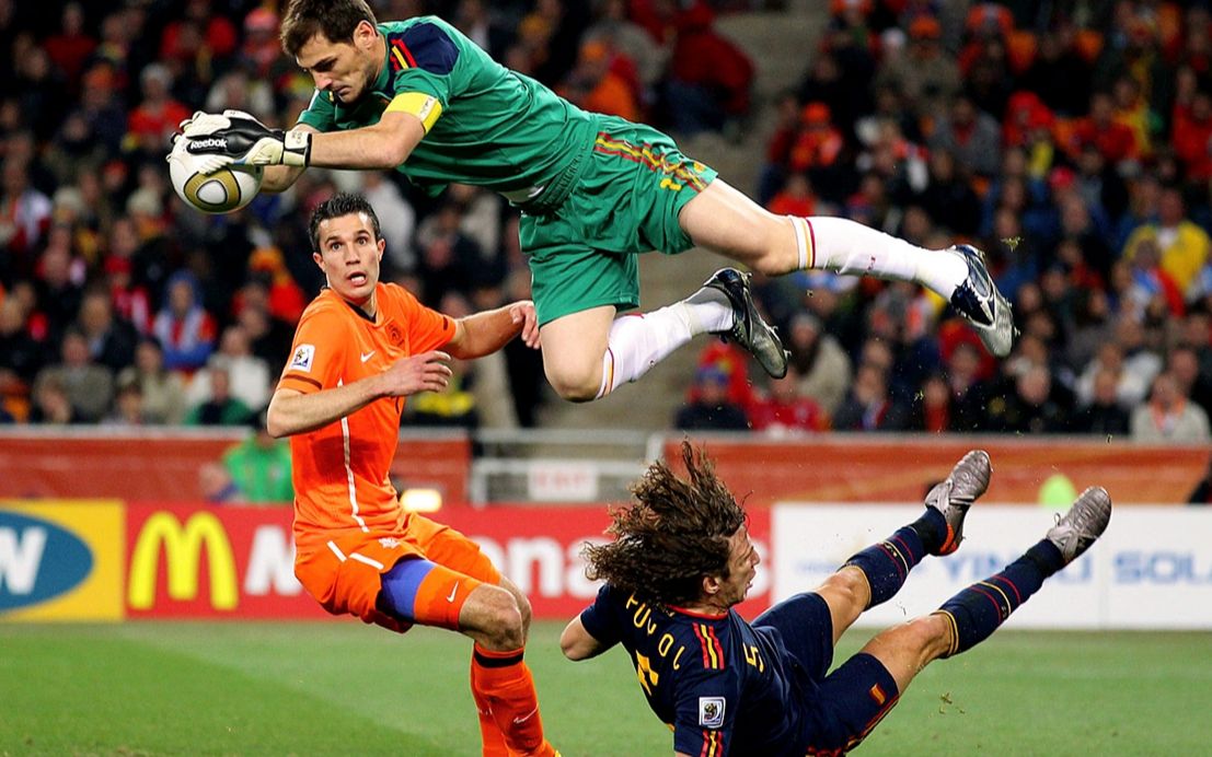 圣卡西,守护皇马十六载,那球扑的让梅西抱头叹息,难以置信