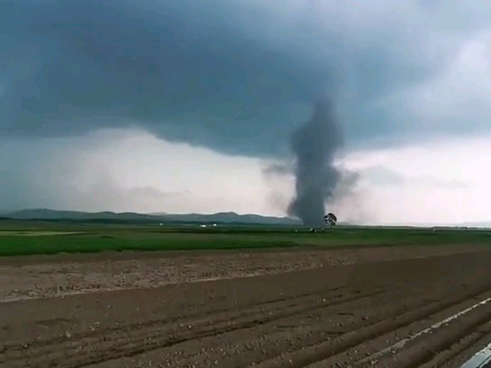 2021年7月1日河北沽源小厂镇龙卷风,蓝色的含部分母风暴结构远距离短