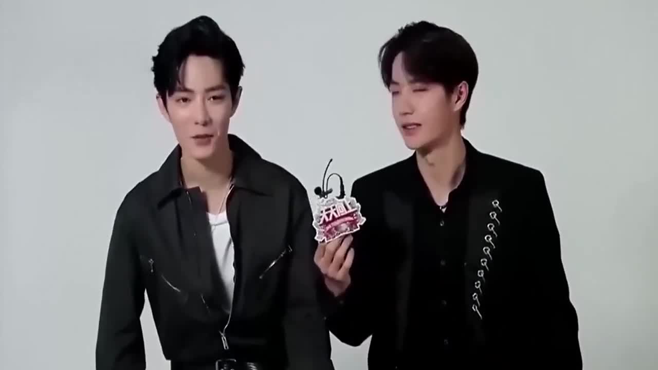 王一博肖战第一次去陈情令剧组一人去两人回百万人追随