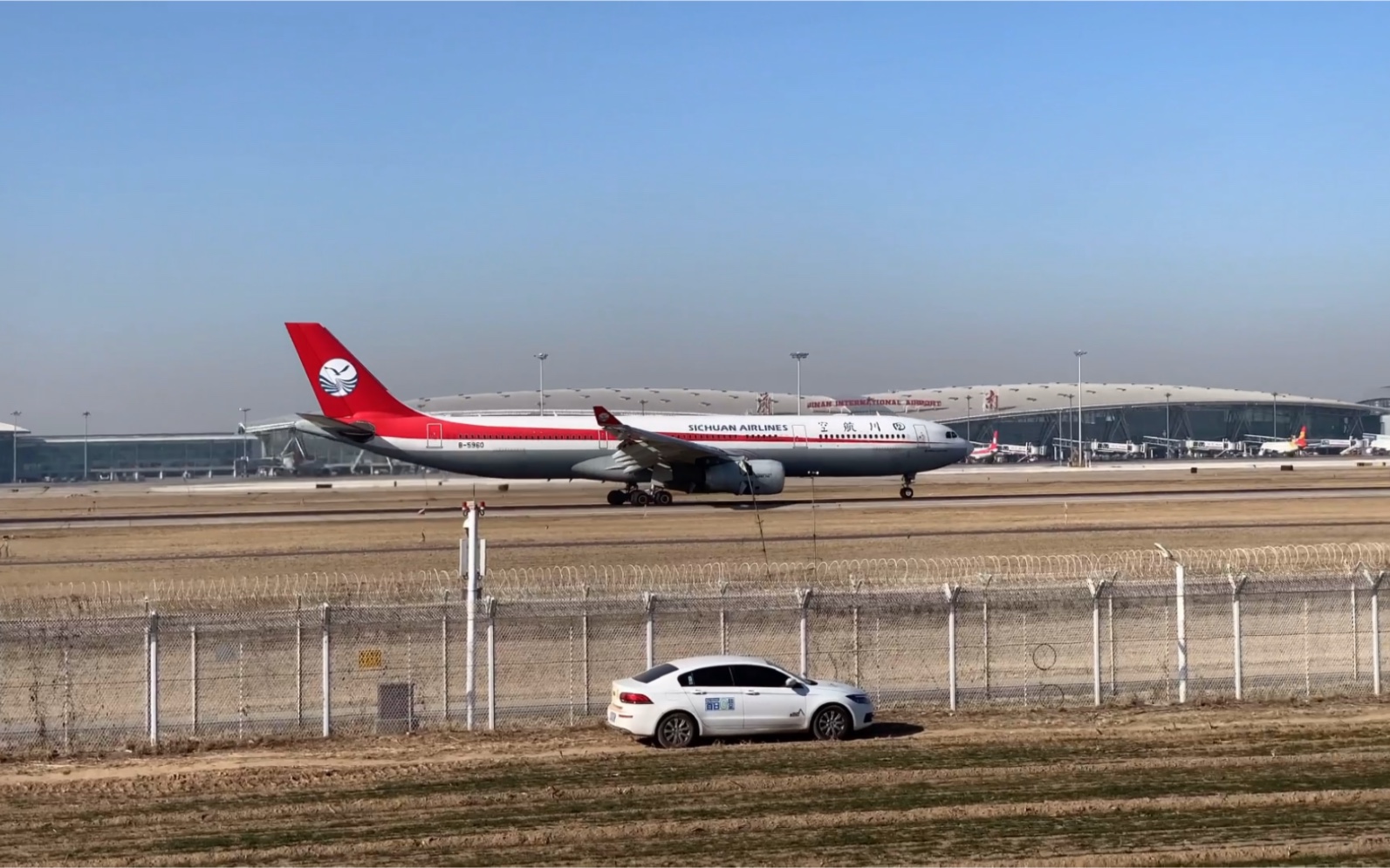 拍摄川航a330降落tna