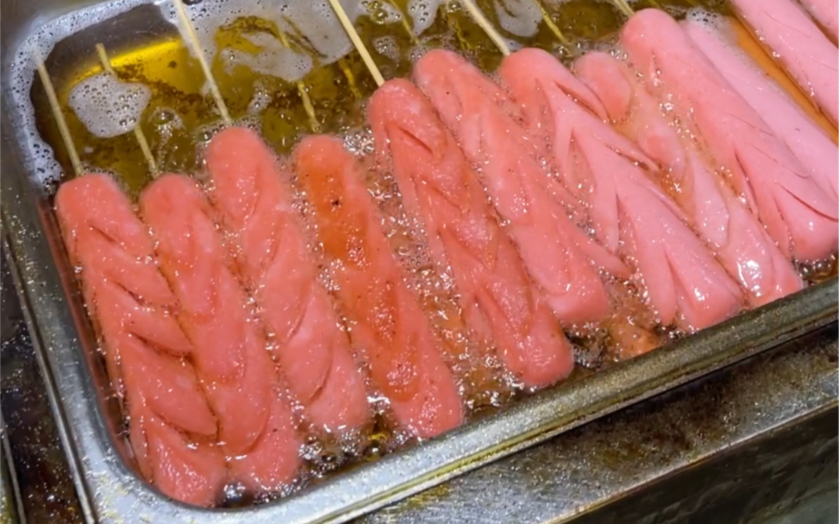 路边摊淀粉肠yyds!童年的味道～无法抗拒!_哔哩哔哩_bilibili