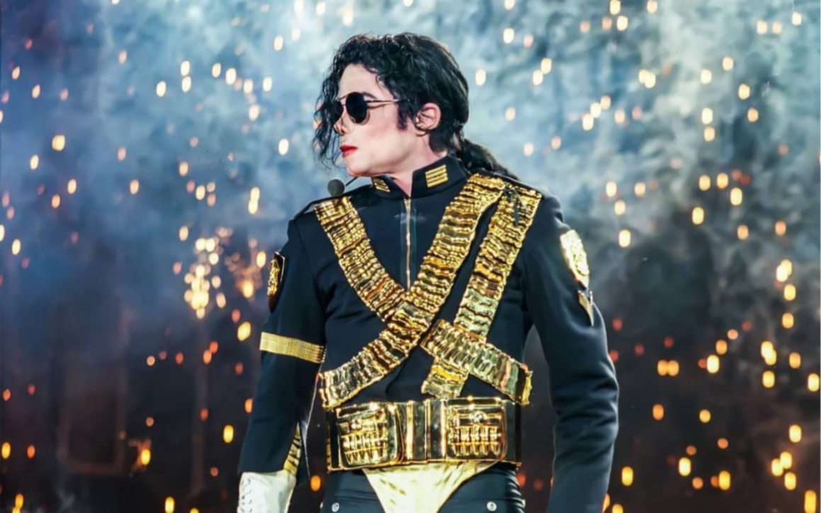 史上最经典的超级碗中场表演,迈克尔杰克逊矗立舞台上长达90秒