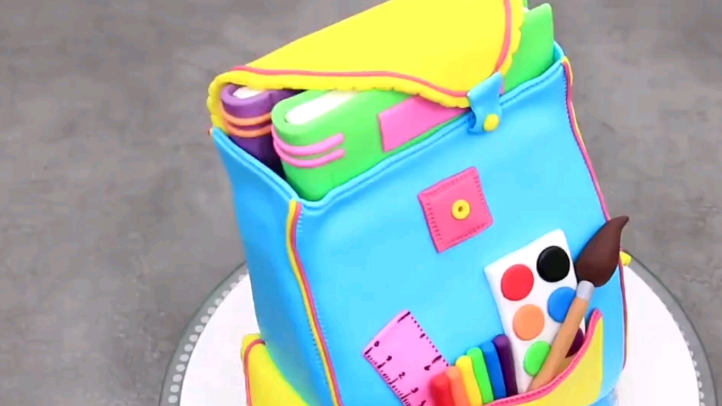 惊奇的书包,来自翻糖蛋糕王国