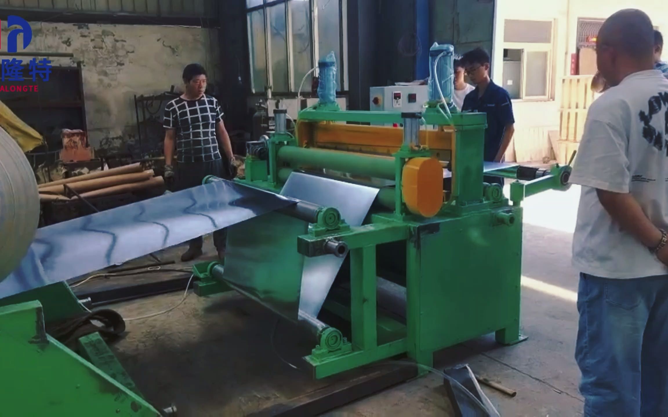 铝卷分卷机车间实拍,可分保温铝卷,镀锌卷,0.6以下不锈钢卷