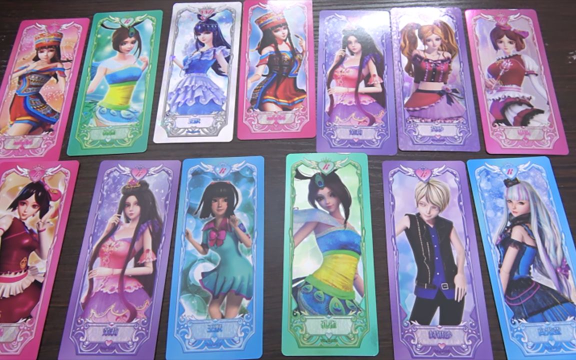 叶罗丽仙境魔法卡「第一弹」开出了银绿色r闪卡孔雀!衣服太漂亮