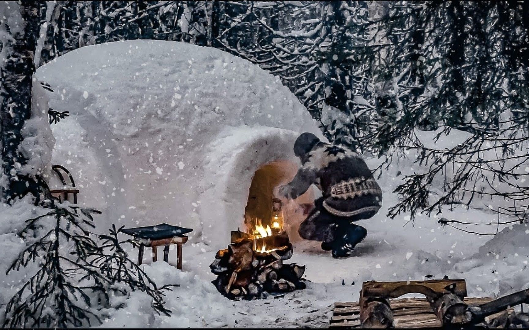 在零下六十度的雪山,利用积雪建造一座冰屋,外面寒风刺骨冷成狗,进入冰屋后瞬间就暖和了哔哩哔哩bilibili