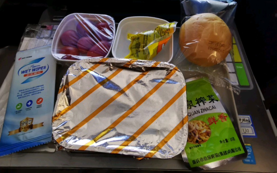 看看国航飞机上给的免费盒饭怎么样?2333