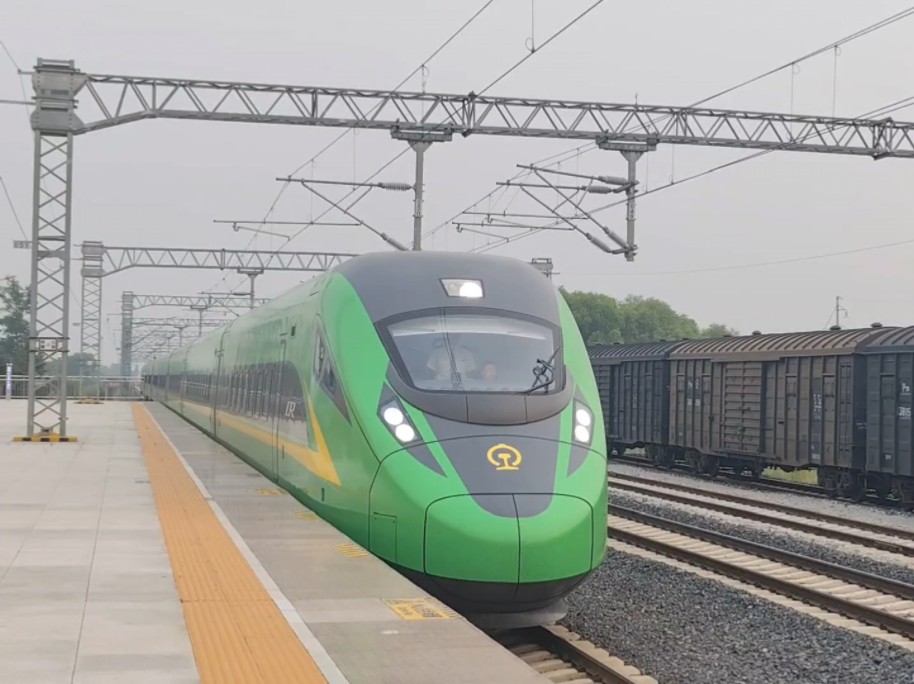 C693次（佳木斯-鹤岗）进鹤立站
