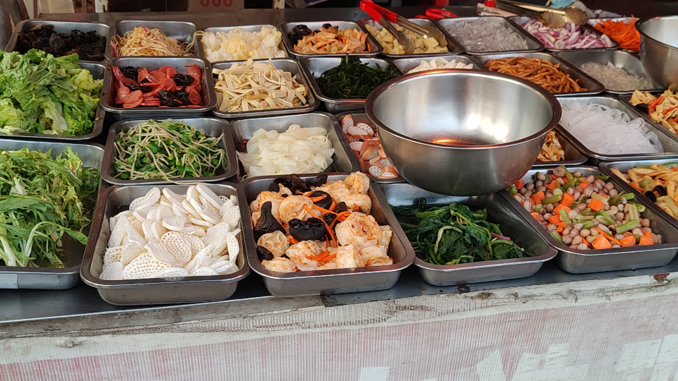 路边的快餐店总是充满食欲