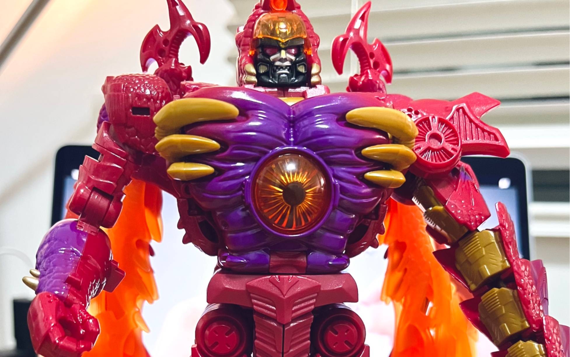 变形金刚超能勇士,传世红龙威震天.感觉不温不火.