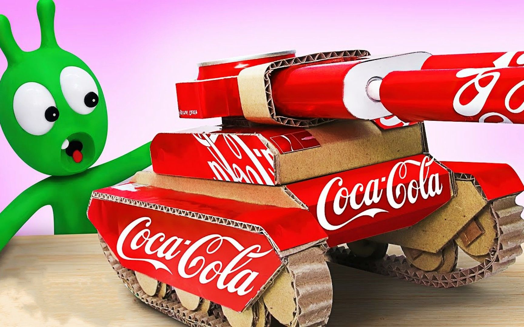 搞笑定格动画:小豌豆用可乐瓶打造创意坦克玩具,你们会喜欢吗?