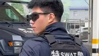 特警版的“一步三摇”，包没看过的！