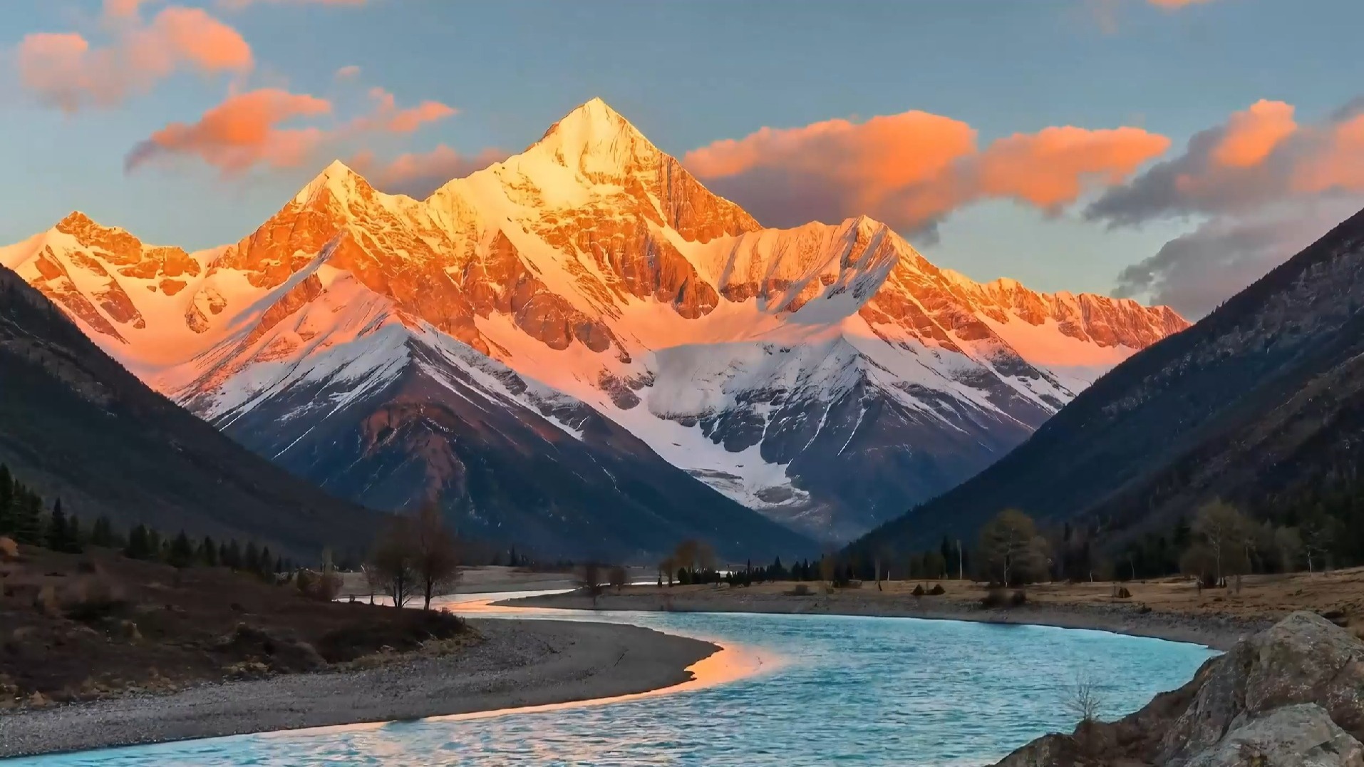 卡瓦格博的黄昏:一半熔炉,一半冰河