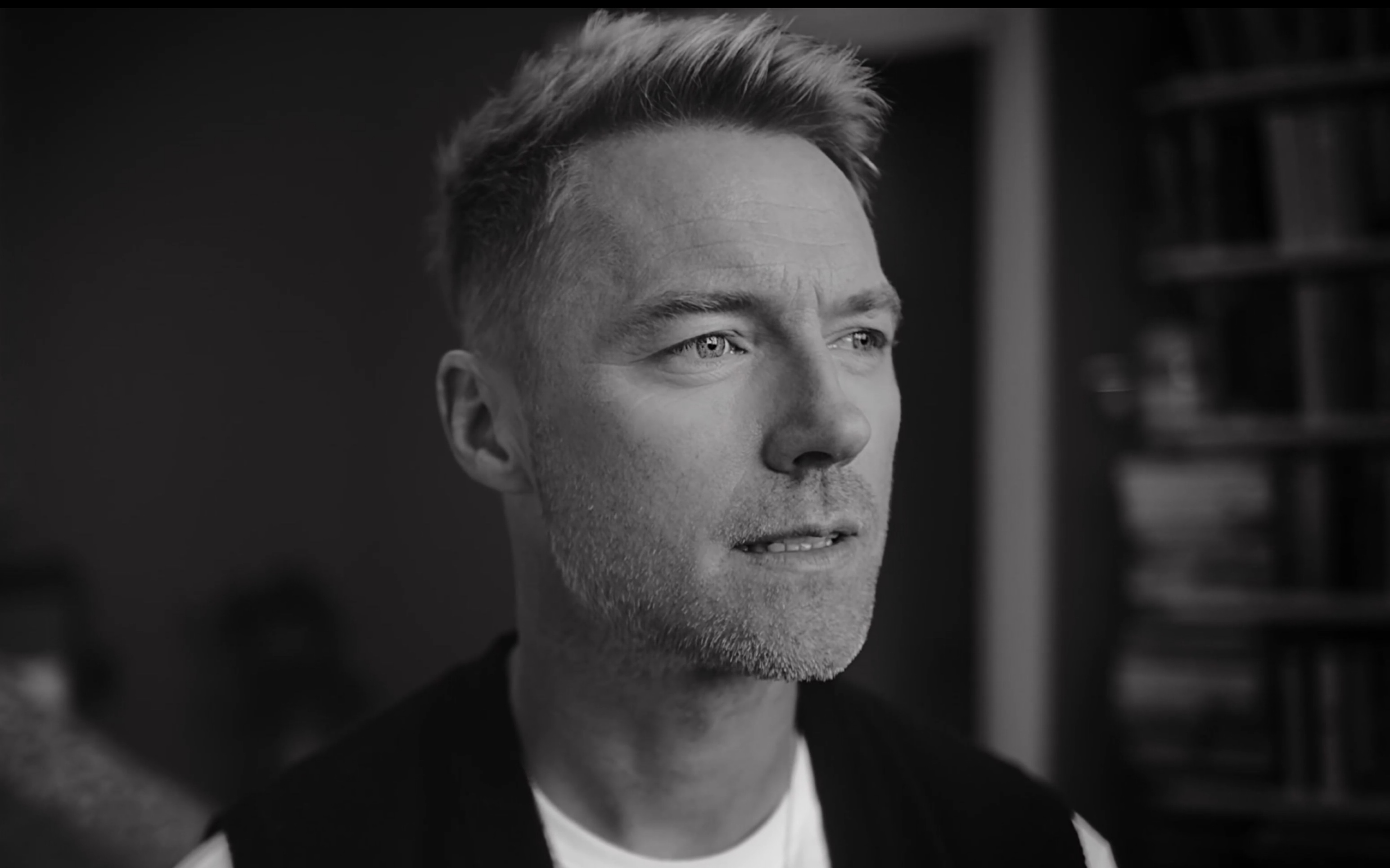 [图]【4K】【英文字幕】Ronan Keating & Emeli Sandé - One Of A Kind