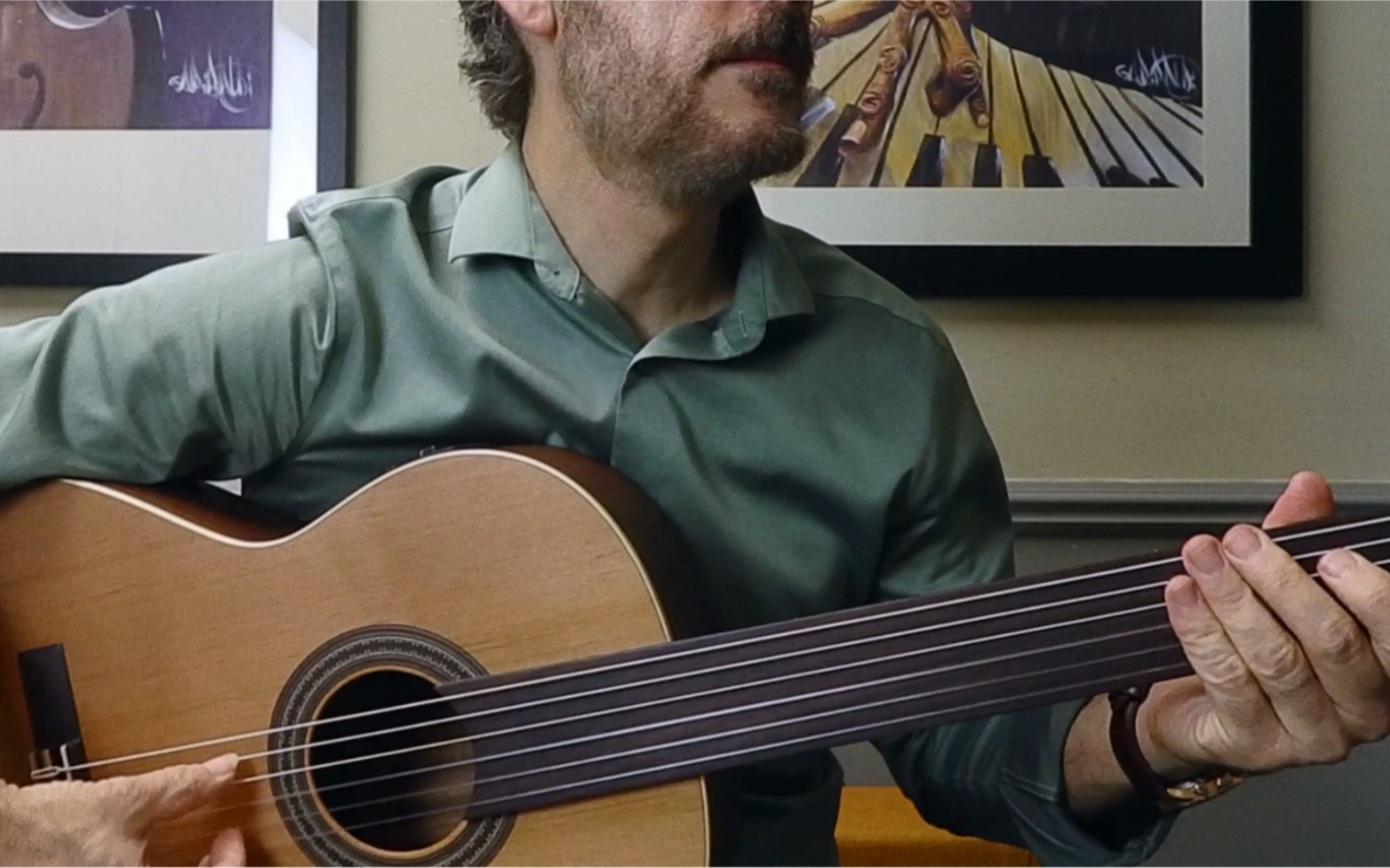 阿尔达米拉的无品吉他,神人才能弹好