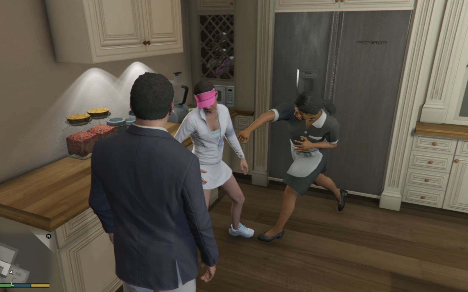 gta5麦克家的保姆试图干掉阿曼达成为一家之主