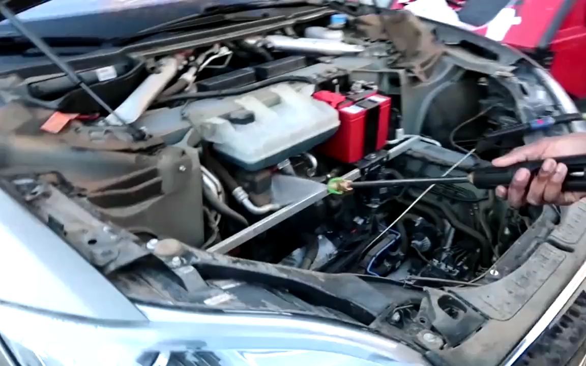 特斯拉tesla model s水淹车,清洗前机舱仪表台—新能源汽车维修_哔哩