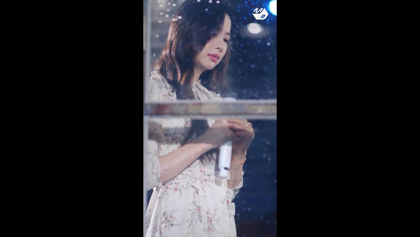 [图][MV] Solji - Rains again [LIVErary]