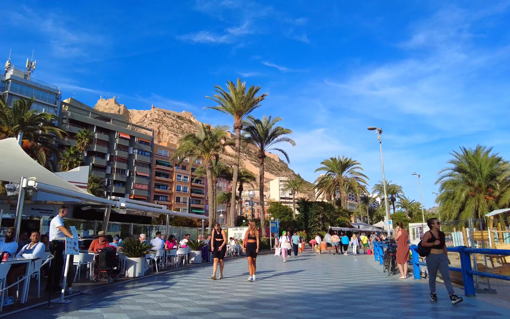 西班牙巴伦西亚自治区阿利坎特海岸城市街头!