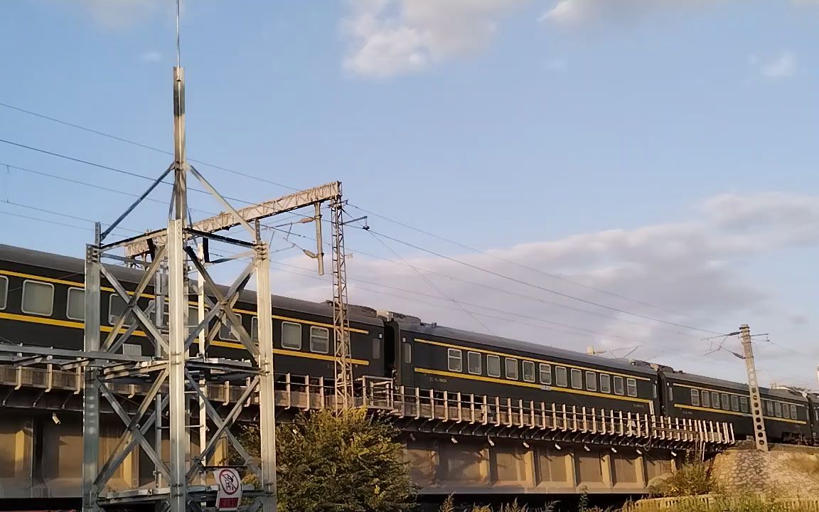 10.9日植物园拍车,z170次列车略晚点通过淄博植物园附件