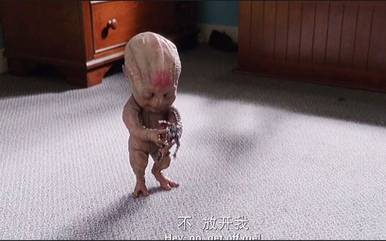 科研人员将外星人宝宝带去做实验,结果突然变异.