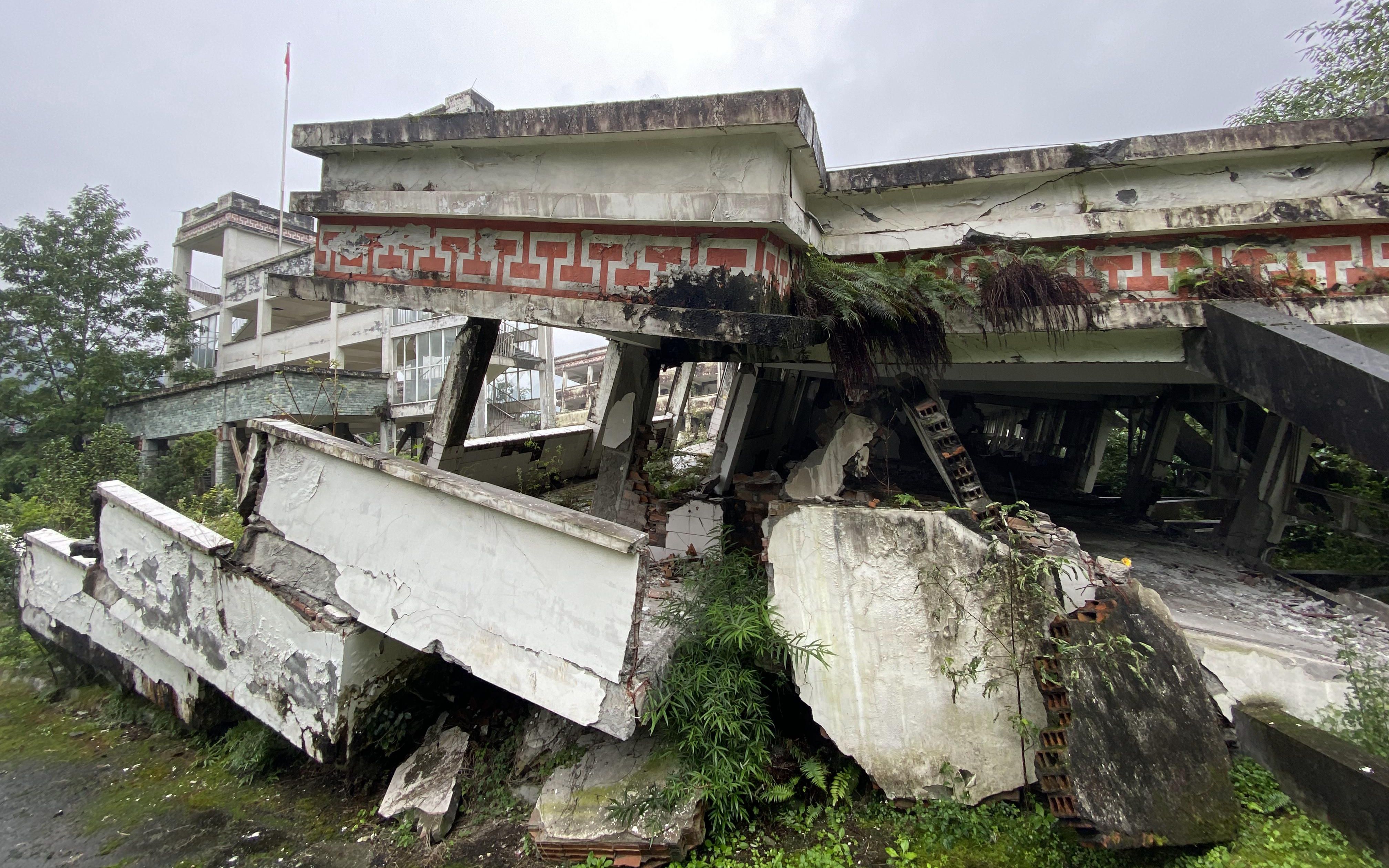 汶川大地震,漩口中学垮塌最惨烈的建筑遗址