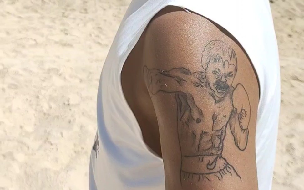 我在三亚后海村碰到帕奎奥的忠实铁粉