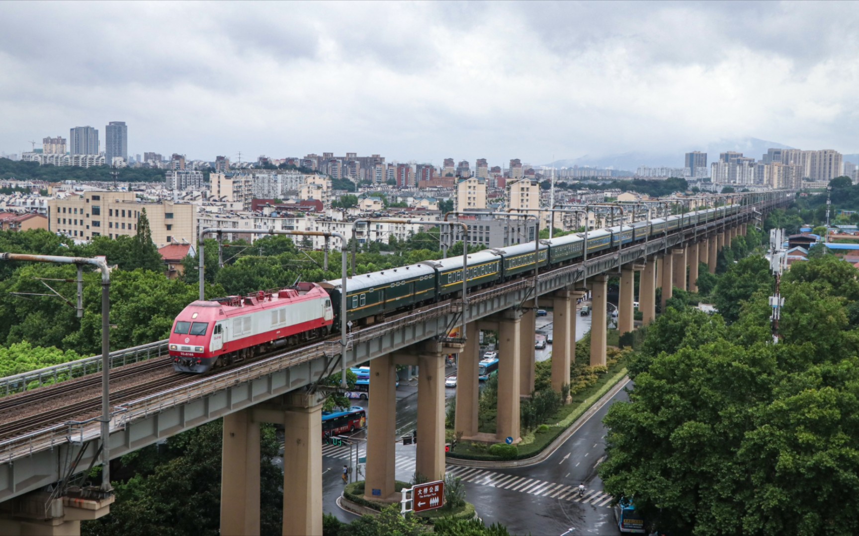 【京沪铁路】上局沪段ss9g-0166牵引1462次(上海——北京)通过南京
