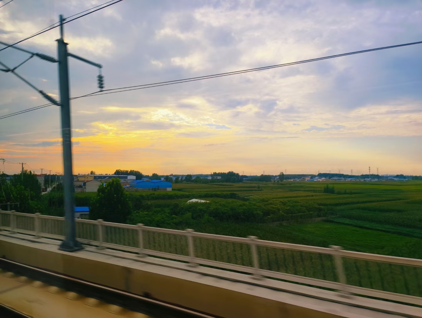 焦虑症让我每天紧绷,好久没去看看窗边风景了.