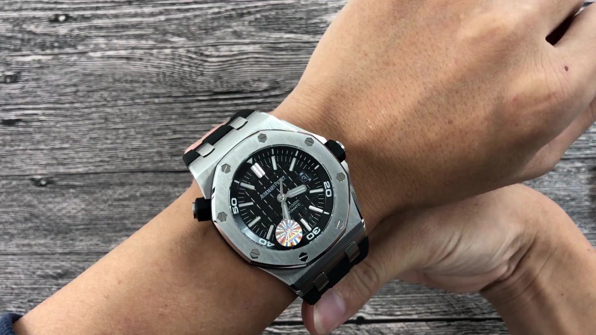 维立鉴表-爱彼皇家橡树系列15703腕表,外表硬汉霸气