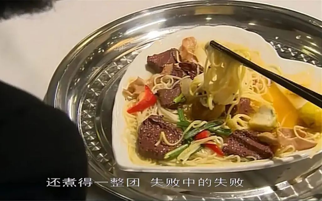 一碗杂碎面竟卖99块钱,食神被员工拆台,说他压根不会做饭