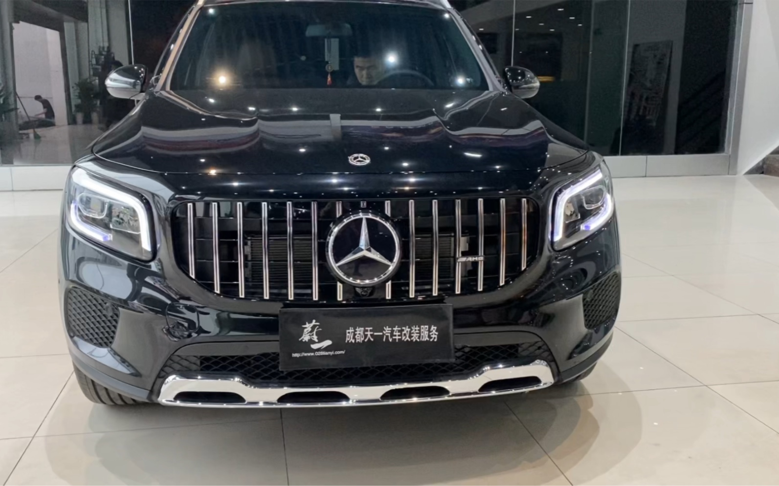 新款奔驰glb升级银色gt中网,glb35尾喉尾唇,有没有入你的心呢?